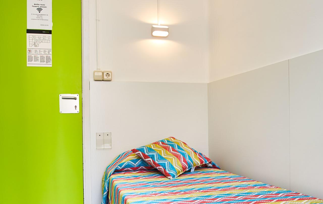 Central And Basic Universitat For Young Hostel Barcelona Kültér fotó